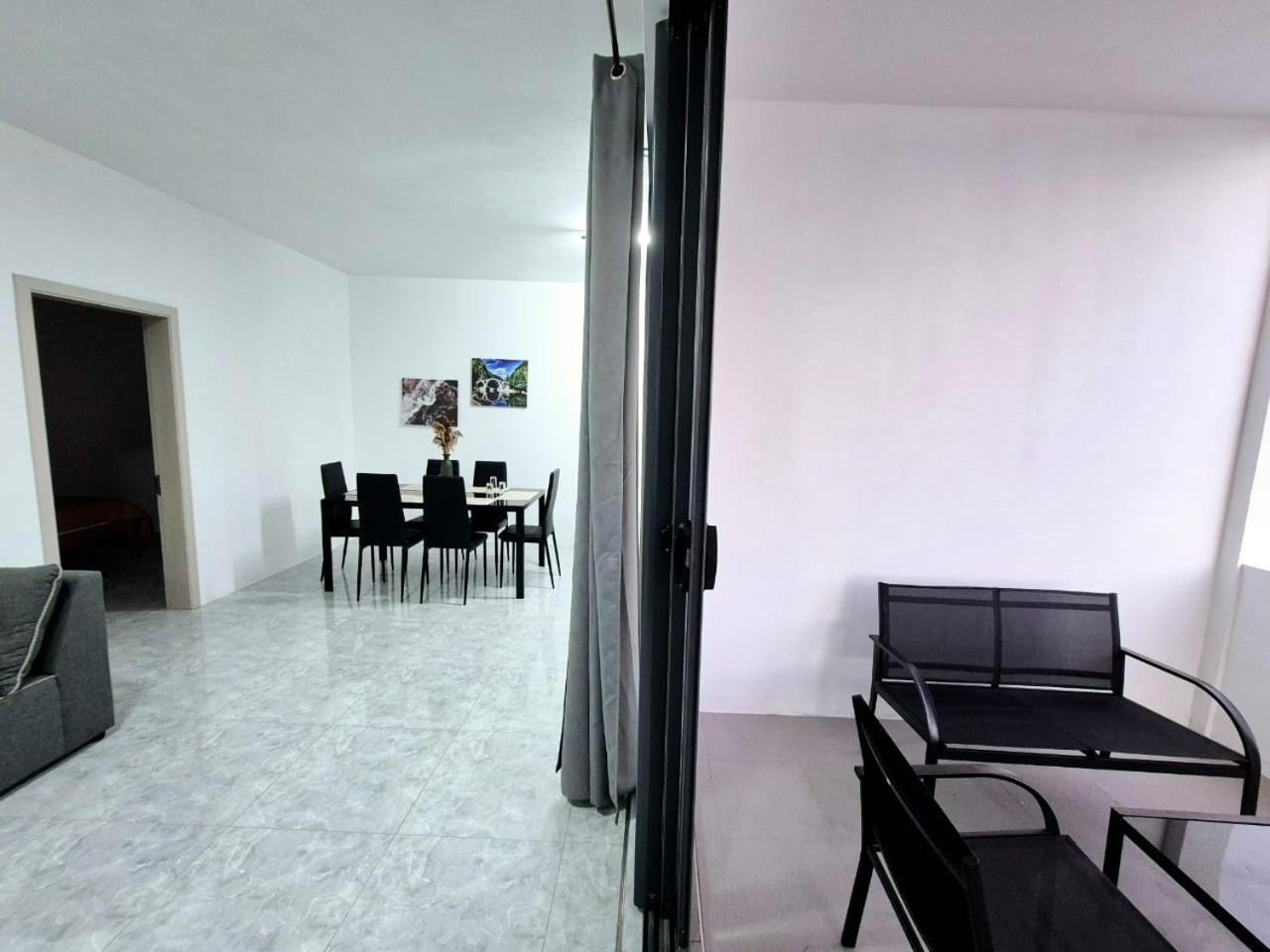Skyview Apartment- Rooftop Penthouse With Sunset & Sea Views Flic en Flac Bagian luar foto