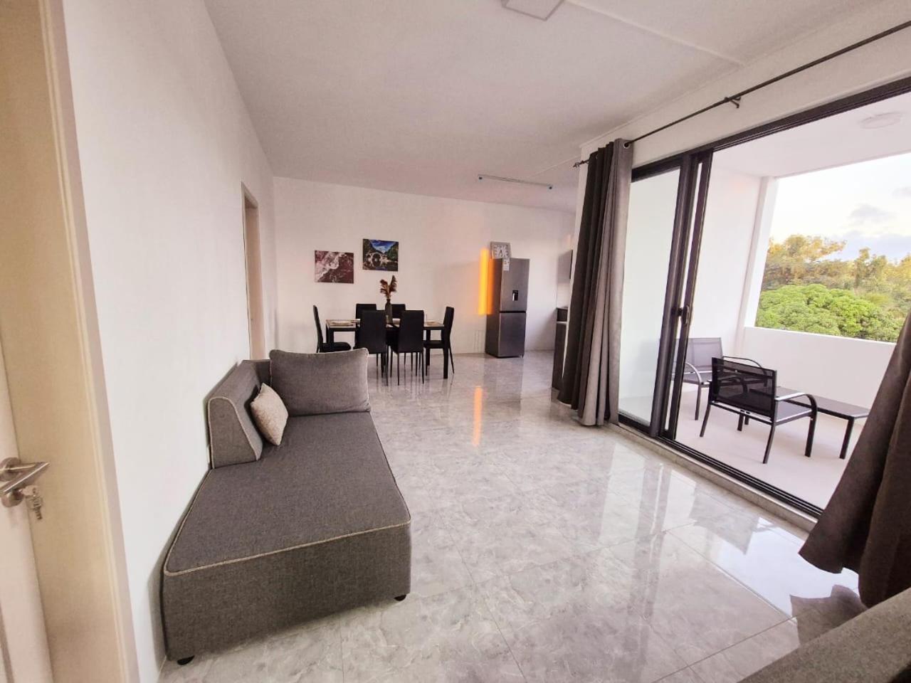 Skyview Apartment- Rooftop Penthouse With Sunset & Sea Views Flic en Flac Bagian luar foto