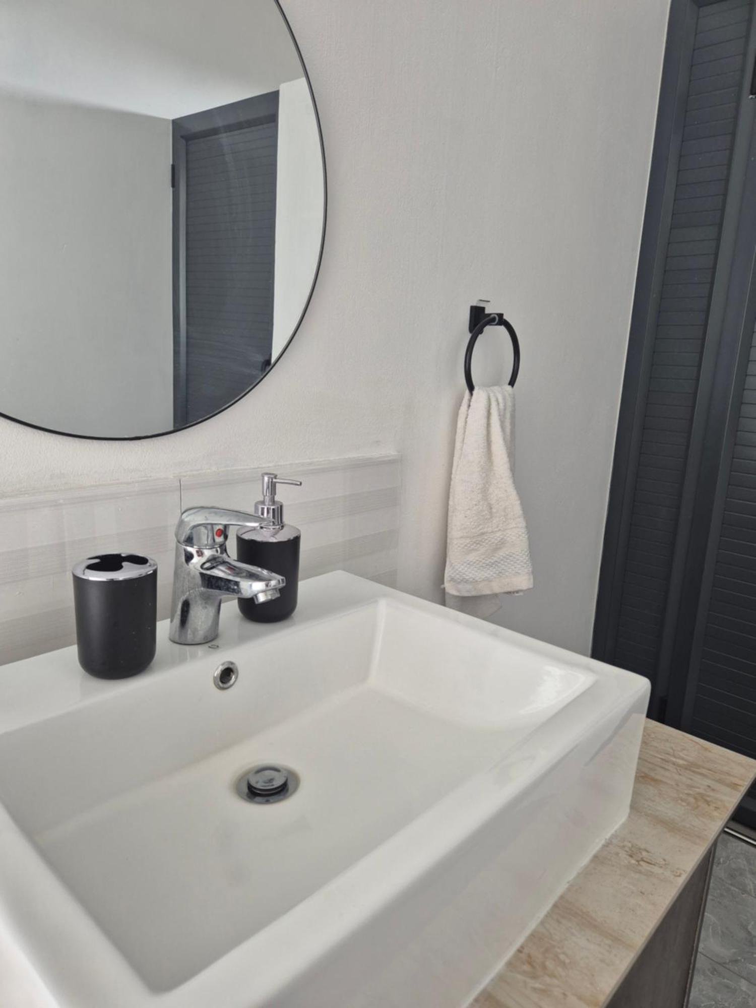 Skyview Apartment- Rooftop Penthouse With Sunset & Sea Views Flic en Flac Bagian luar foto