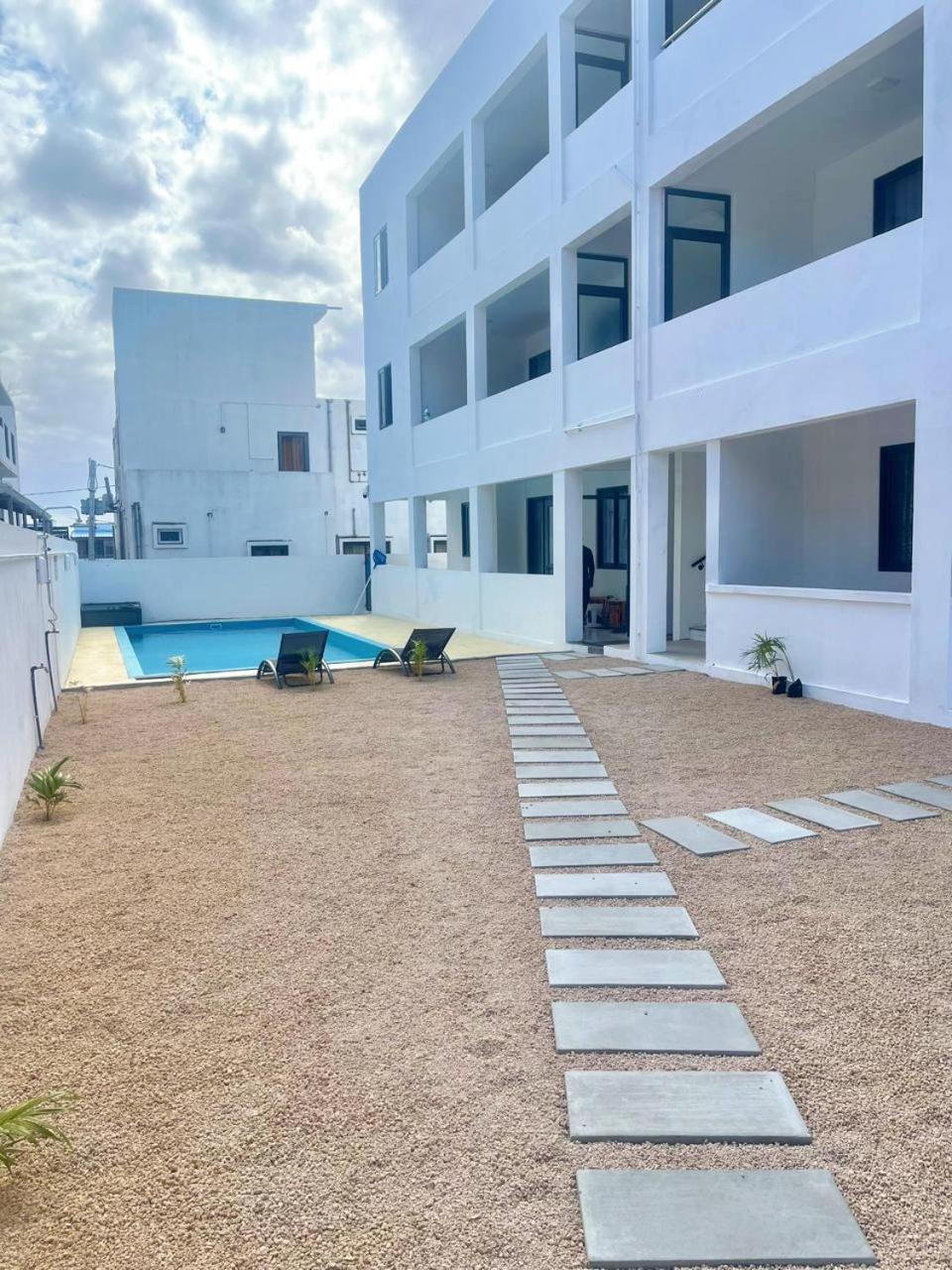 Skyview Apartment- Rooftop Penthouse With Sunset & Sea Views Flic en Flac Bagian luar foto